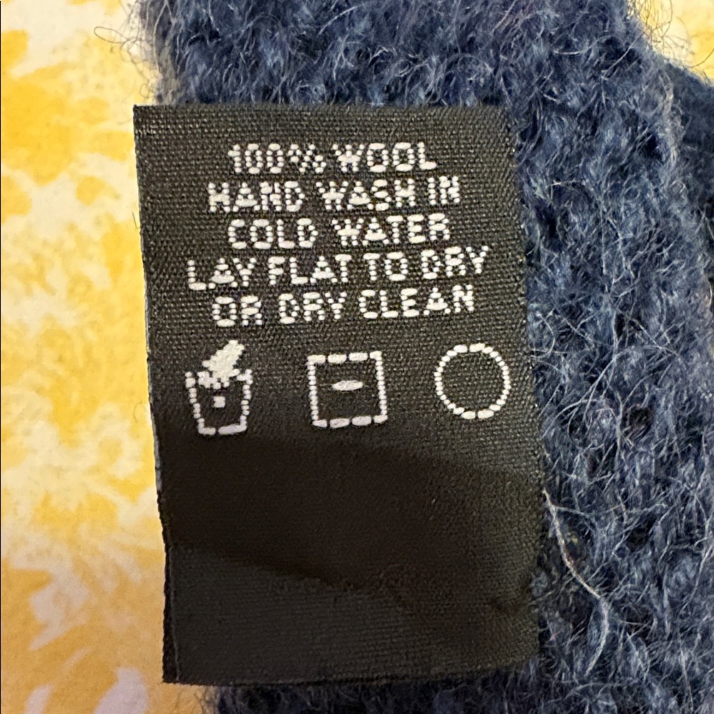 Icelandic Wool Mittens - Picture 4 of 7